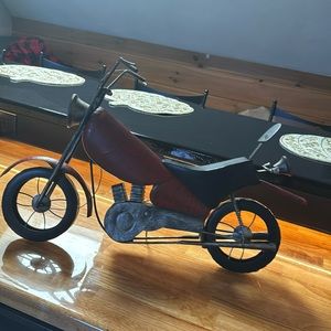 Pier one metal art perfect condition